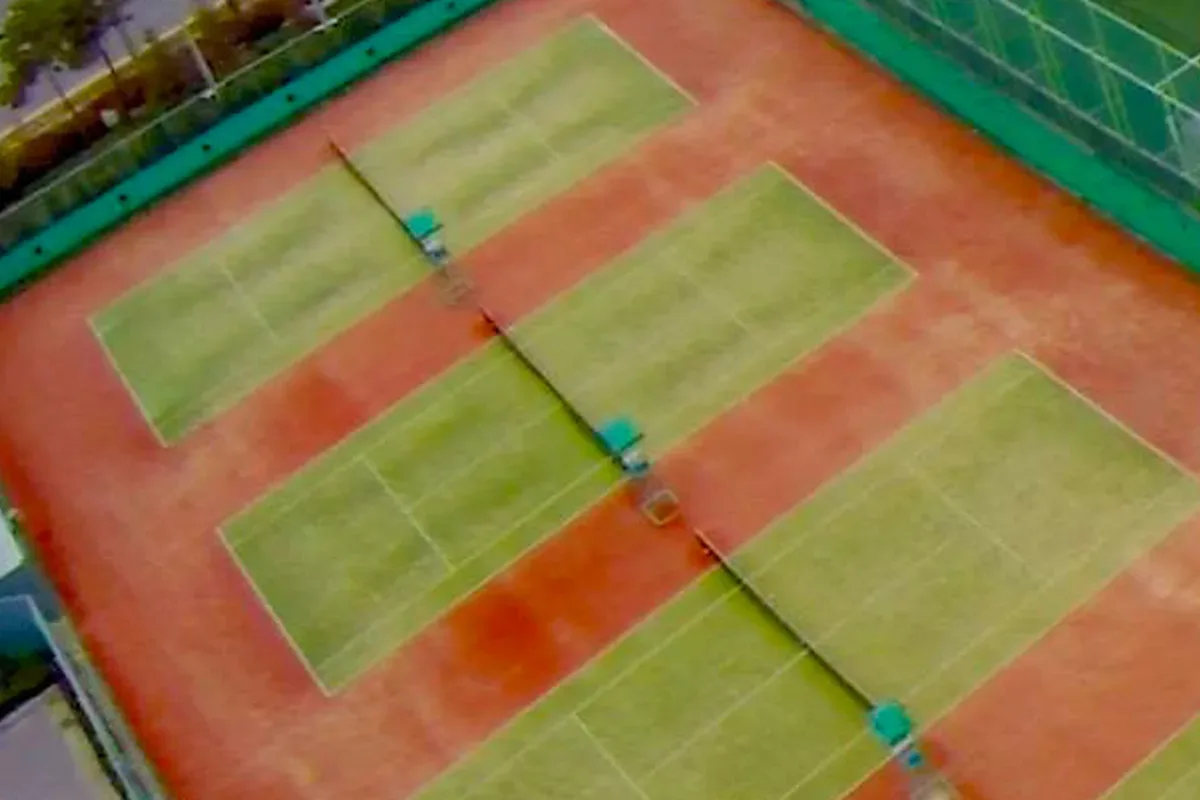 Canchas de tenis vistas desde arriba sin primer plano